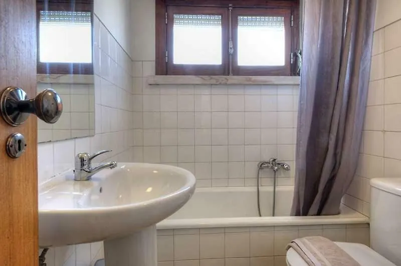 Apartment Santa Apolonia 7D - 6 Bedrooms Lisbon