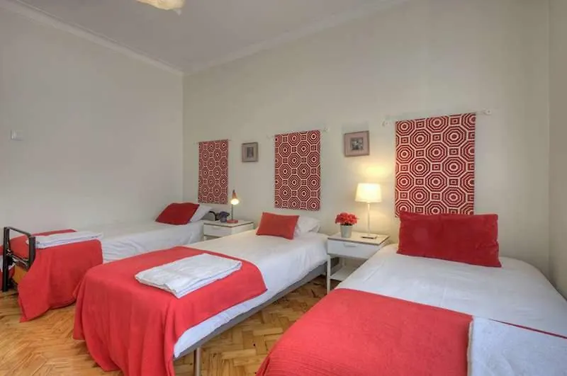Apartment Santa Apolonia 7D - 6 Bedrooms Lisbon