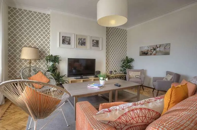 Apartment Santa Apolonia 7D - 6 Bedrooms Lisbon
