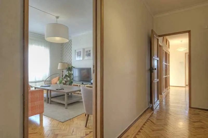Apartment Santa Apolonia 7D - 6 Bedrooms Lisbon