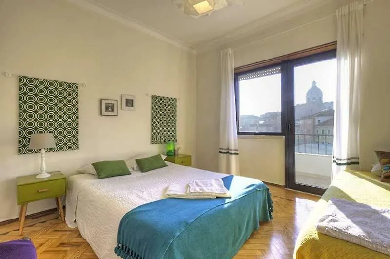 Apartment Santa Apolonia 7D - 6 Bedrooms Lisbon Portugal